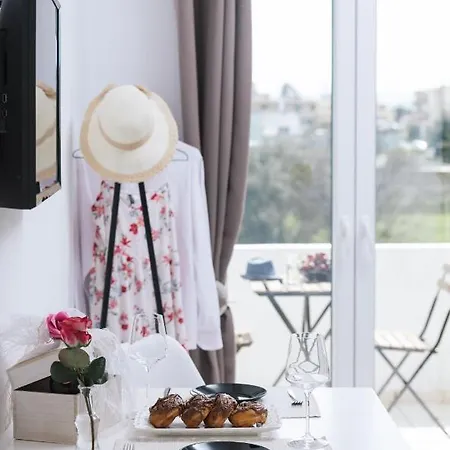 Ermis Luxury & *